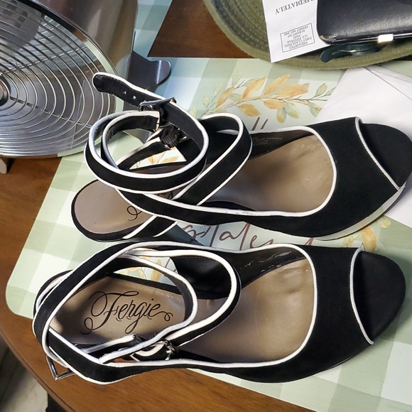 Fergie beautiful heels - Picture 3 of 8